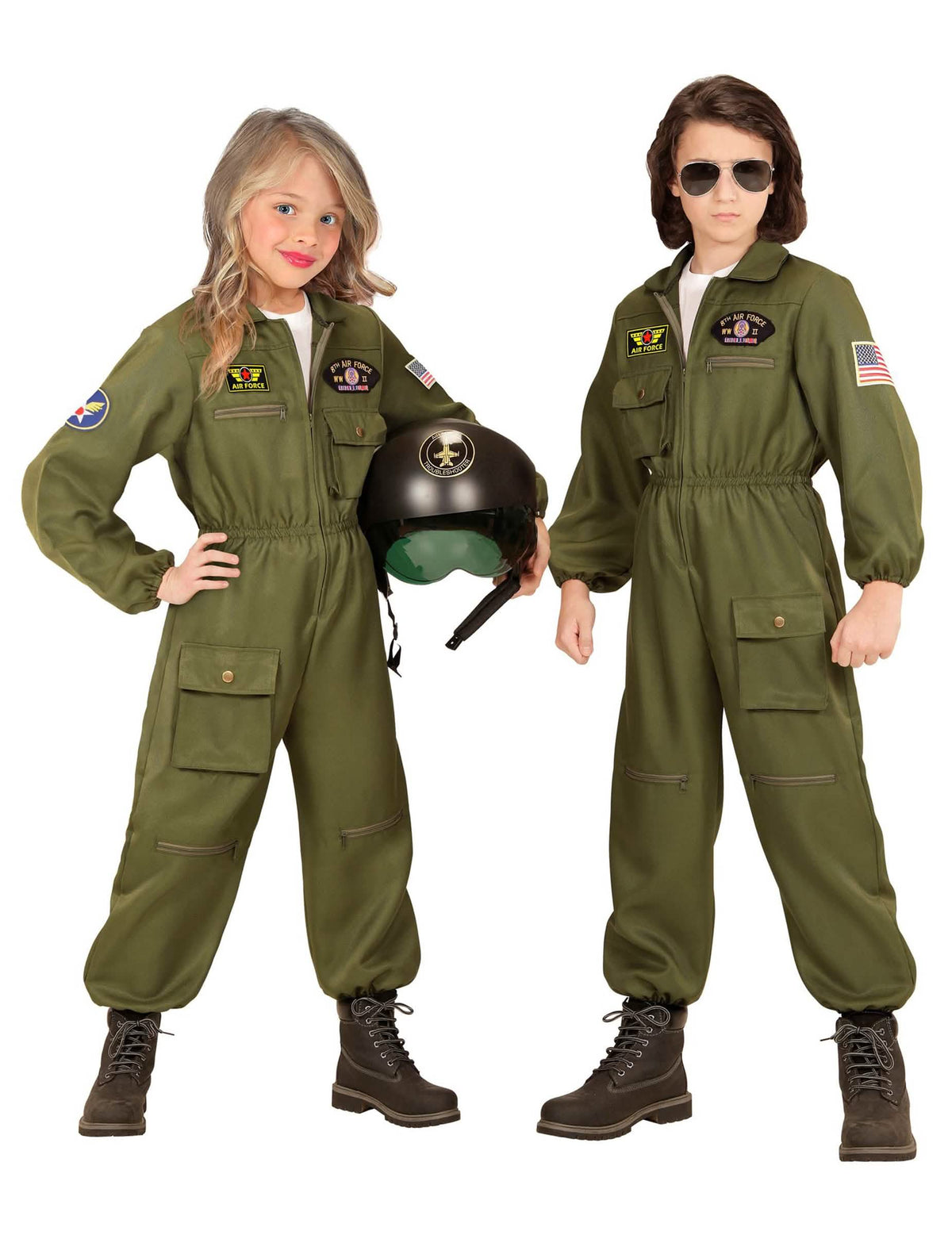 Vedere de ansamblu cu două modele ale costumului de pilot de luptă pentru băiat