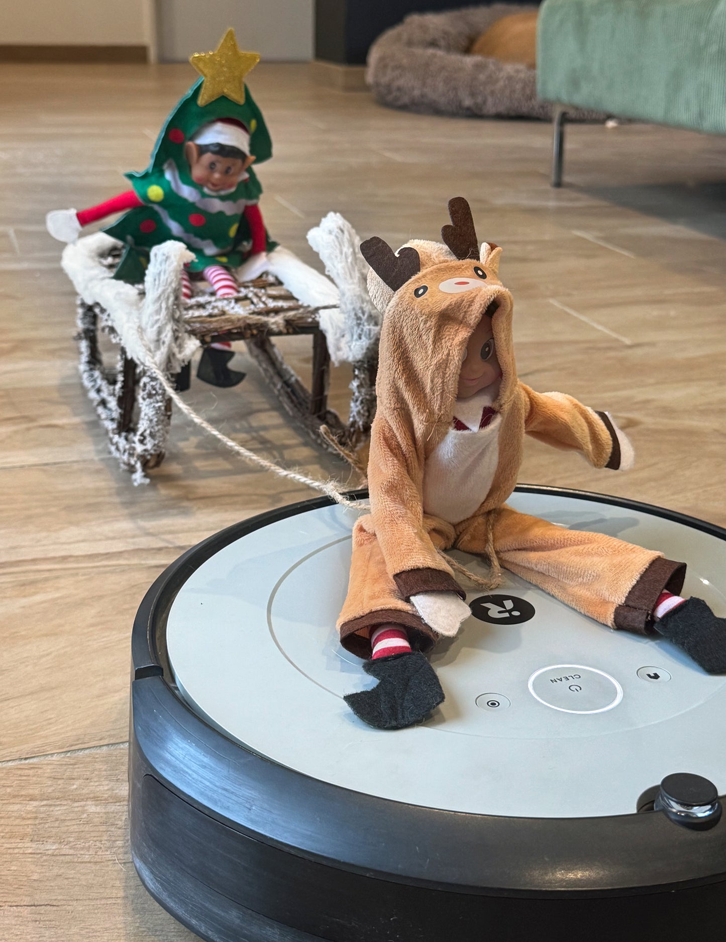 Costum de ren de Crăciun pentru o păpușă elf năzdrăvană