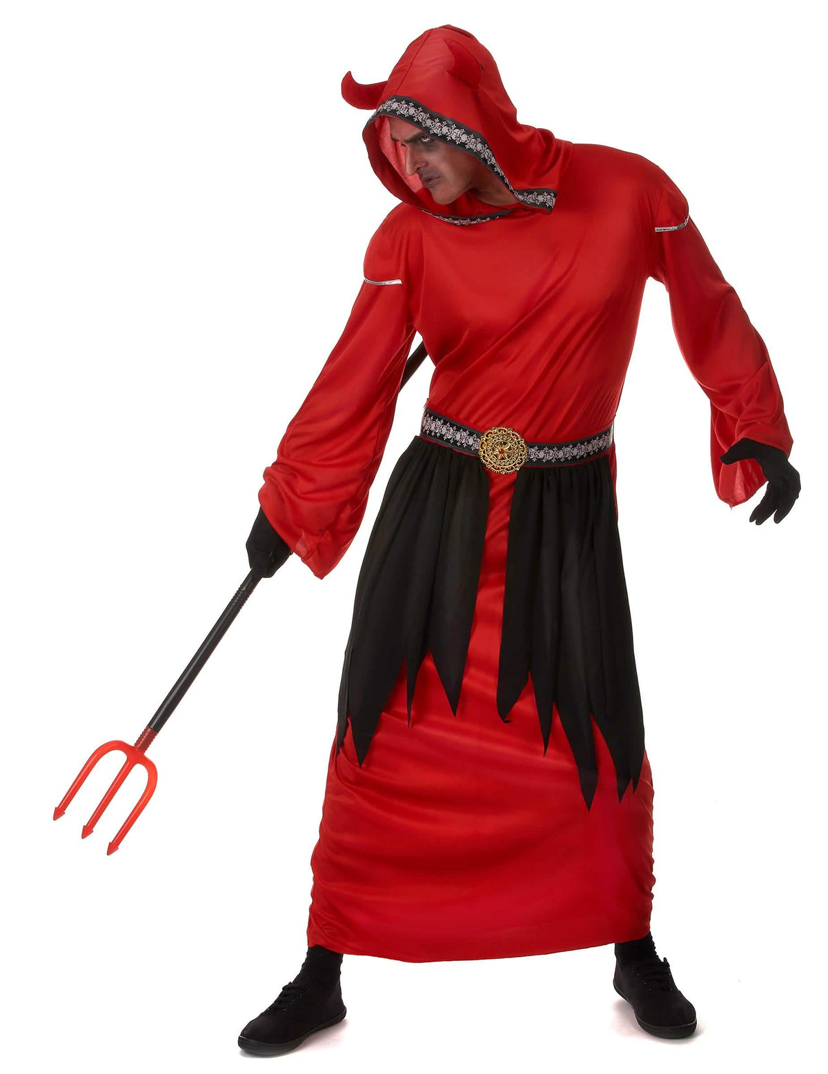 Vedere din profil cu tridentul costumului de sectă demonică