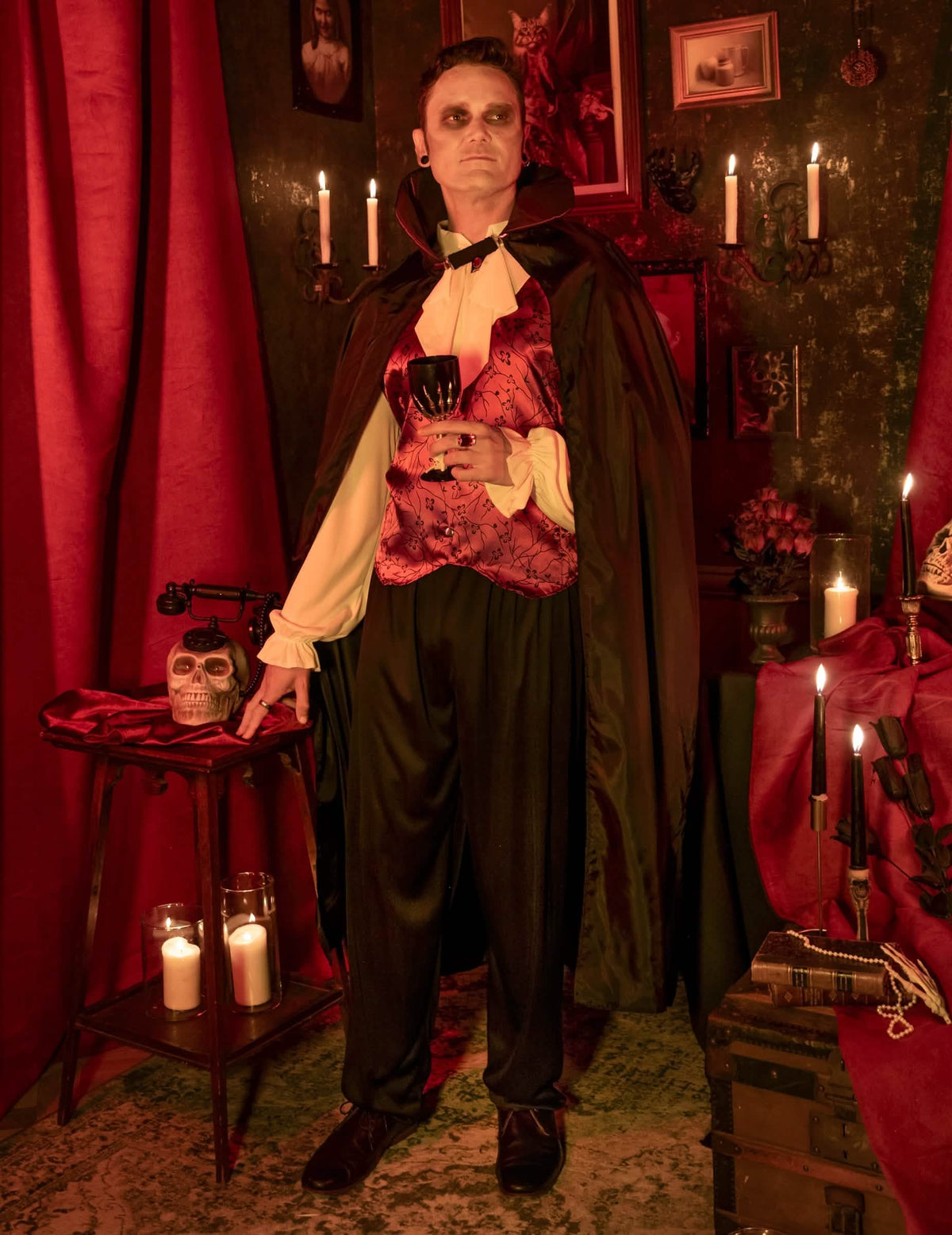 Deghizarea vampirilor roșii pentru bărbați de Halloween