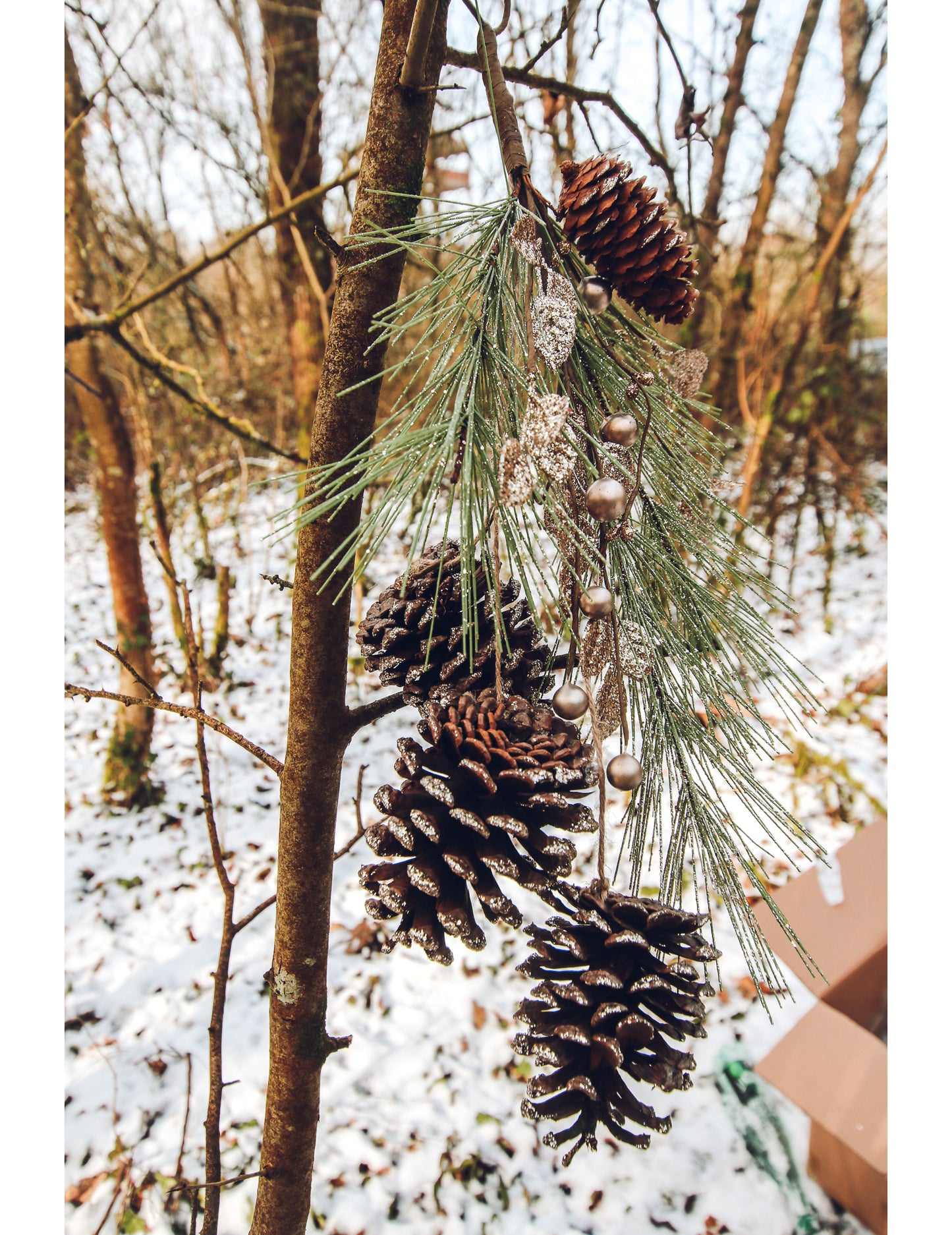 Con de pin și sclipici de șampanie coboară 45 cm brad auriu