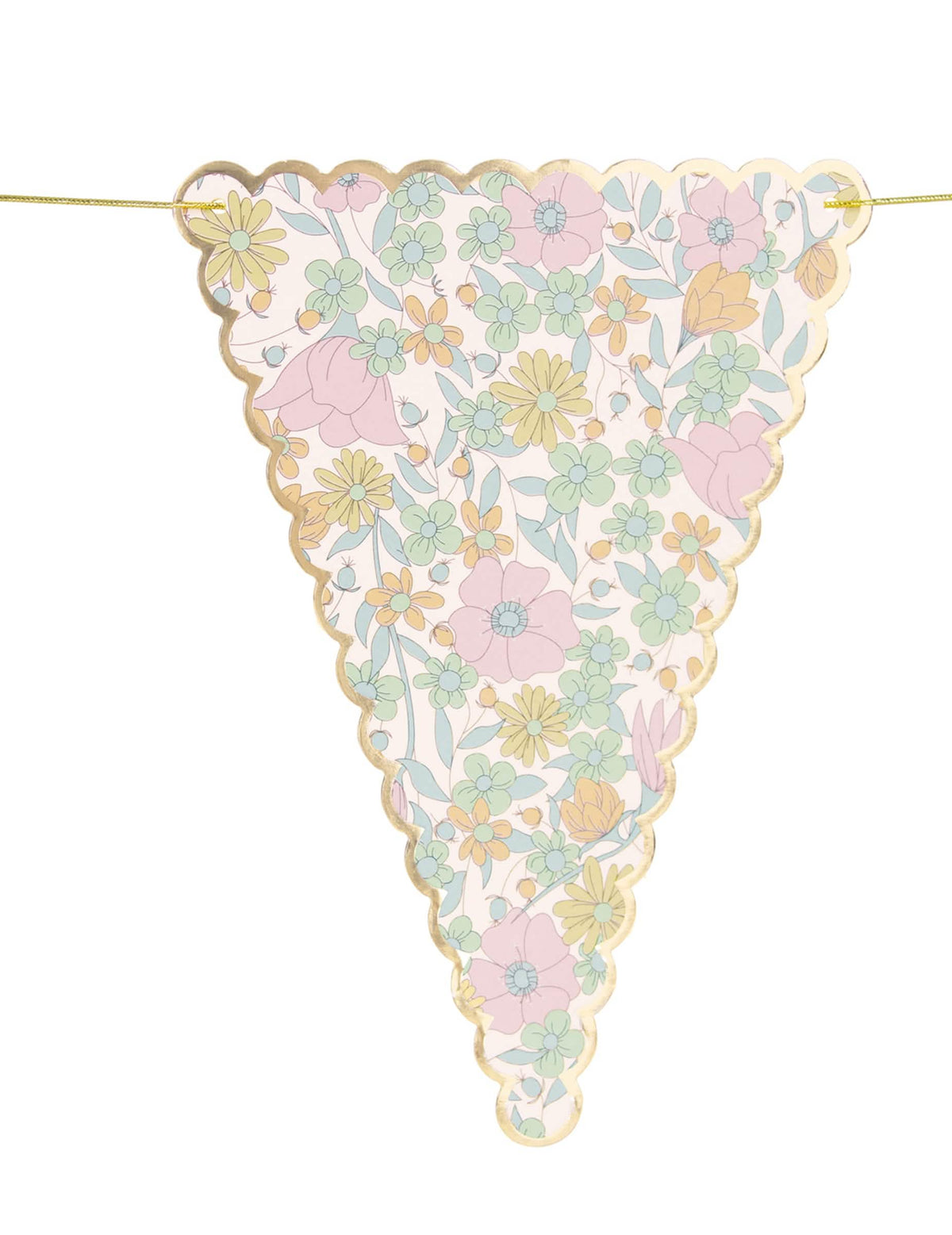 Detaliu al unui fanion al ghirlandei de fanioane shabby cu flori liberty