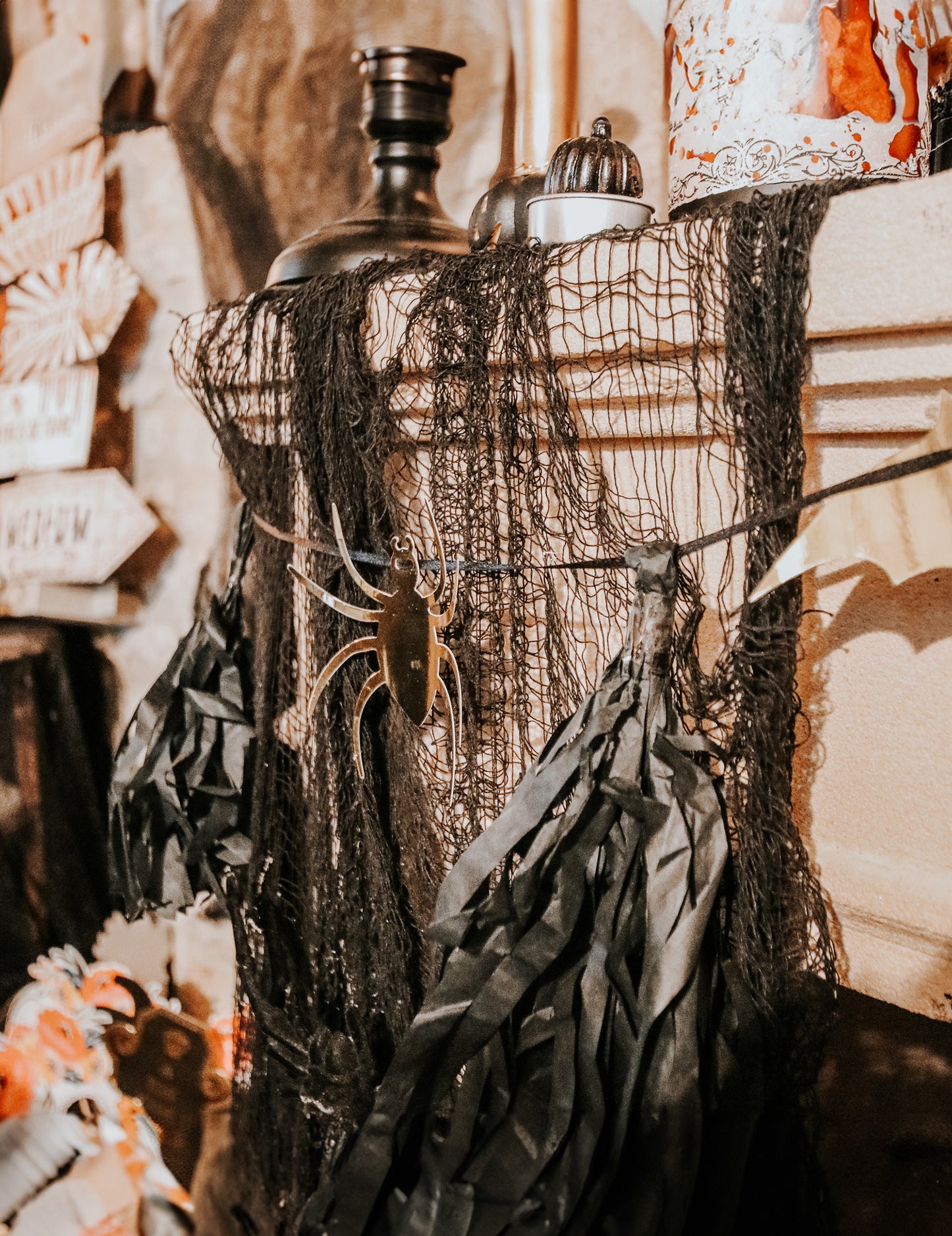 Ghirlandă de Halloween Neagră și Aur cu ciucuri de 2 M