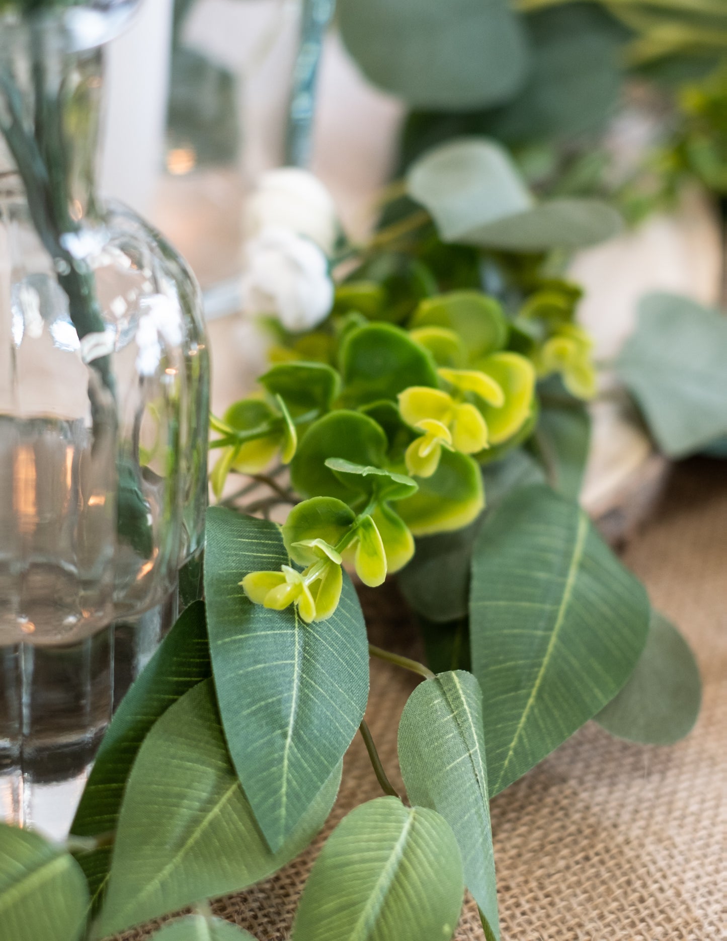 Ghirlandă de 1,40 m cu bujor alb, laur și eucalipt pentru nunți