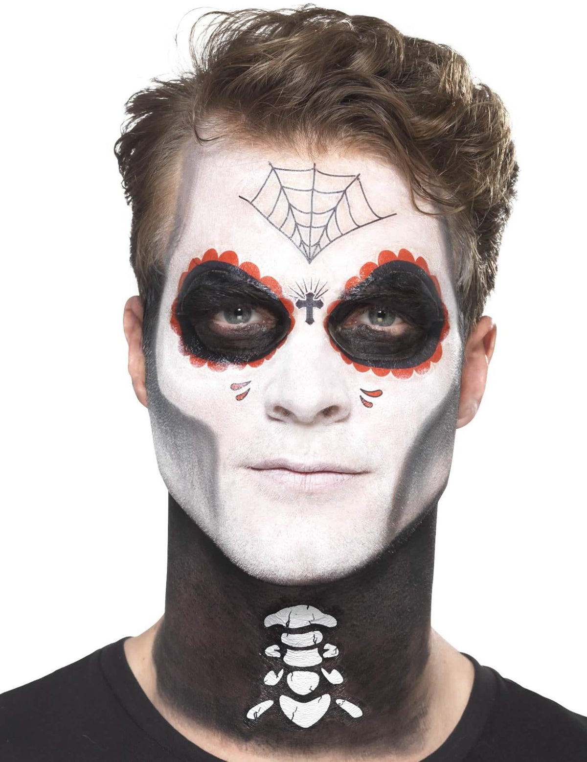 Prim-plan pe modelele de pe față și gât ale kitului de machiaj de schelet mexican Dia de los muertos