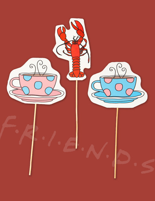 Accessoires tasses et homard du kit photobooth avec cadre Friends