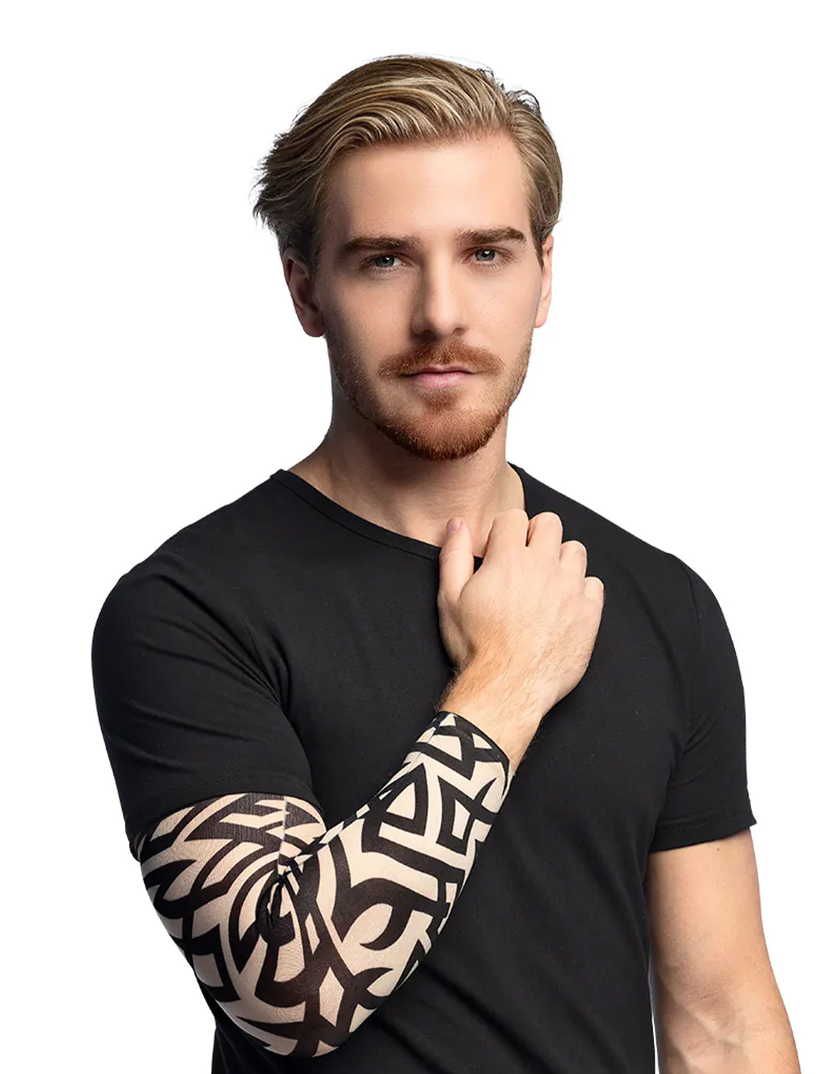 Vue portée de la manche tatouages tribal