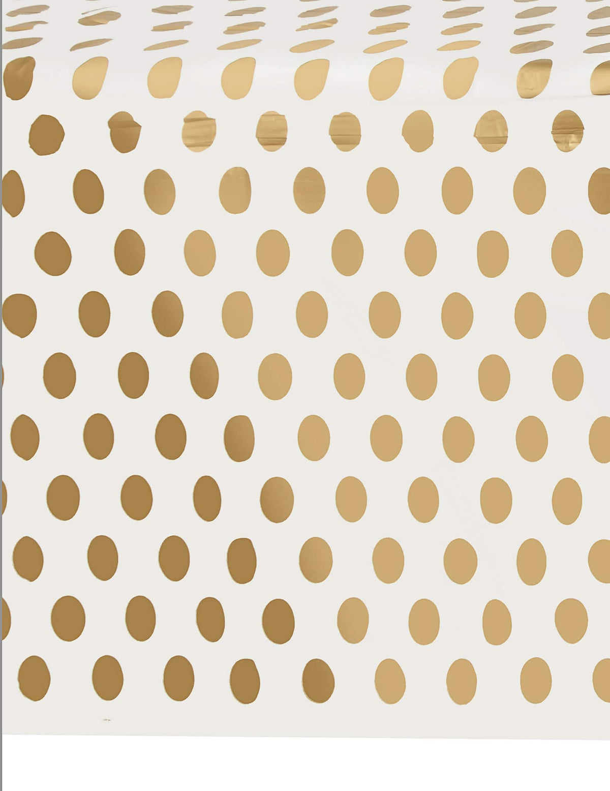 Detaliu al modelului feței de masă din plastic cu buline aurii pentru petrecere și aniversare