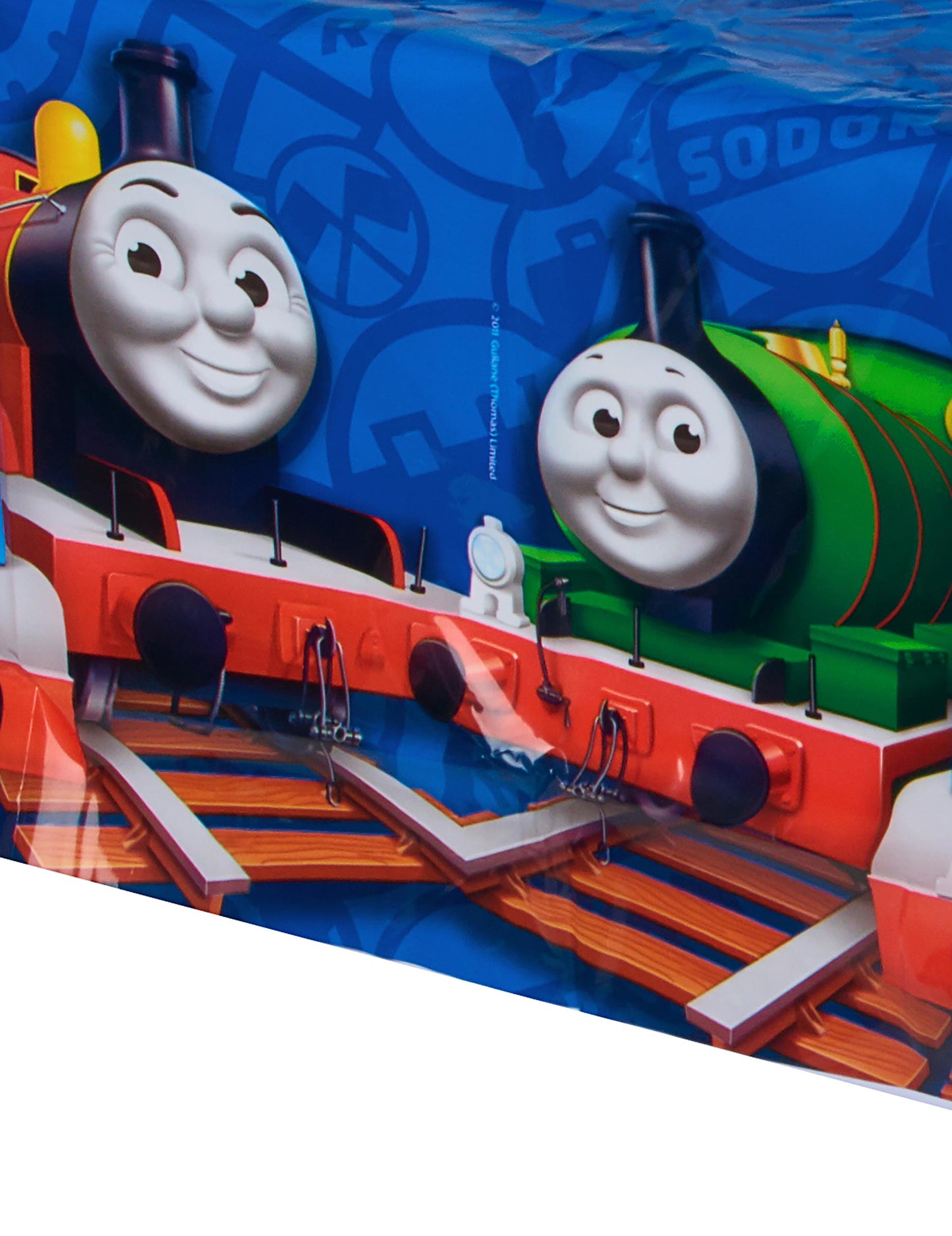 Detaliu al motivelor de locomotive de pe masa din plastic Thomas și prietenii