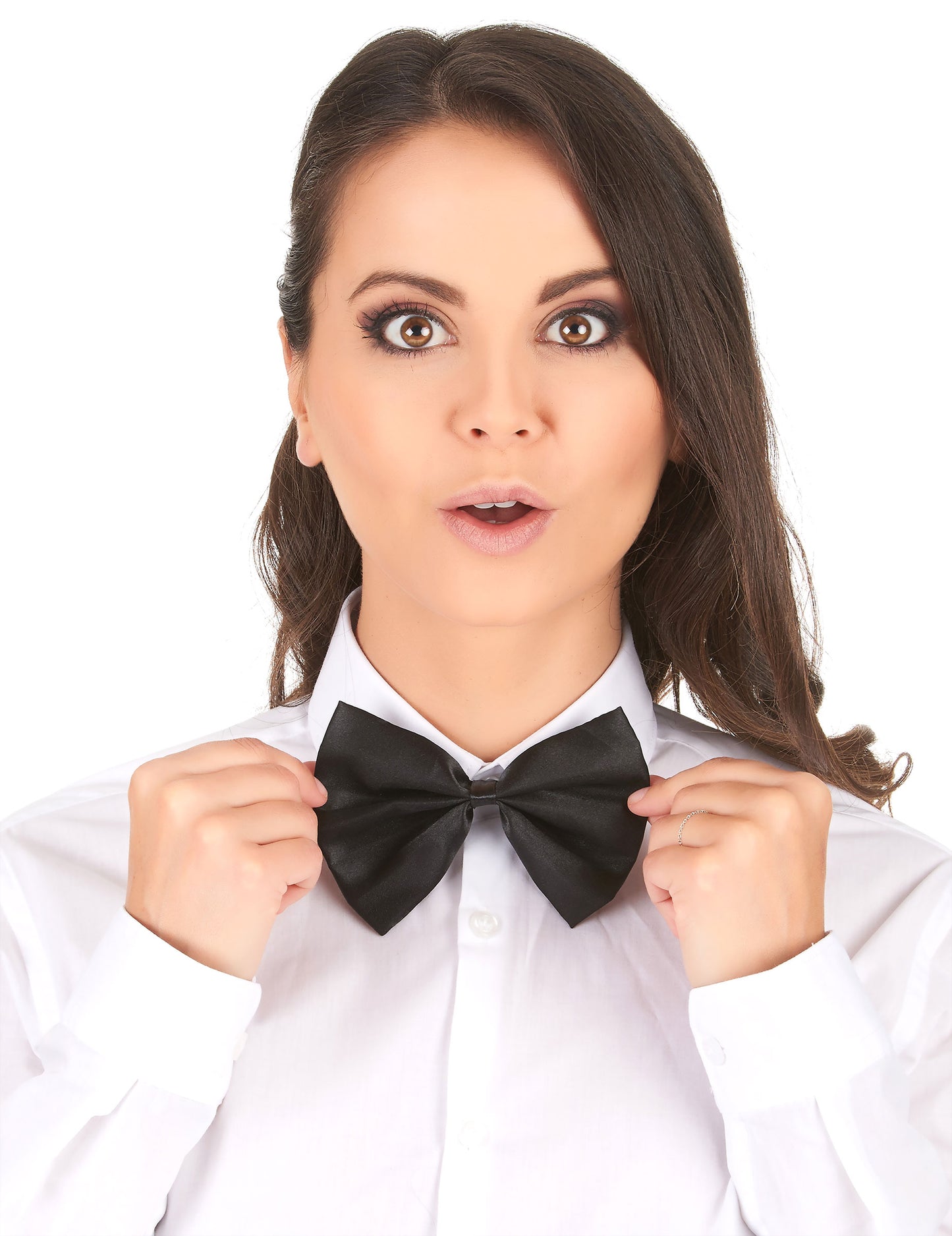 Prim-plan cu aspectul purtat al papionului pentru adult, satin negru