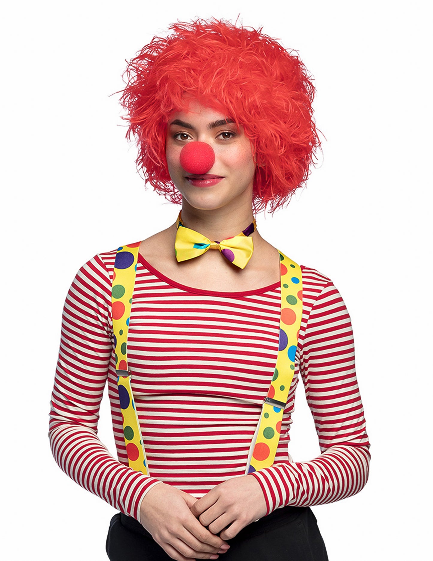 Femeie cu perucă de clovn roșu colorat