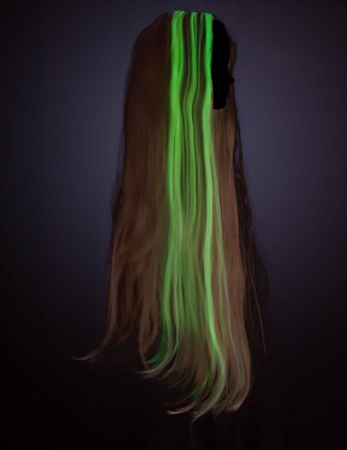 Rendu luminos verde în negru al perucii fosforescente prințesa Rapunzel™