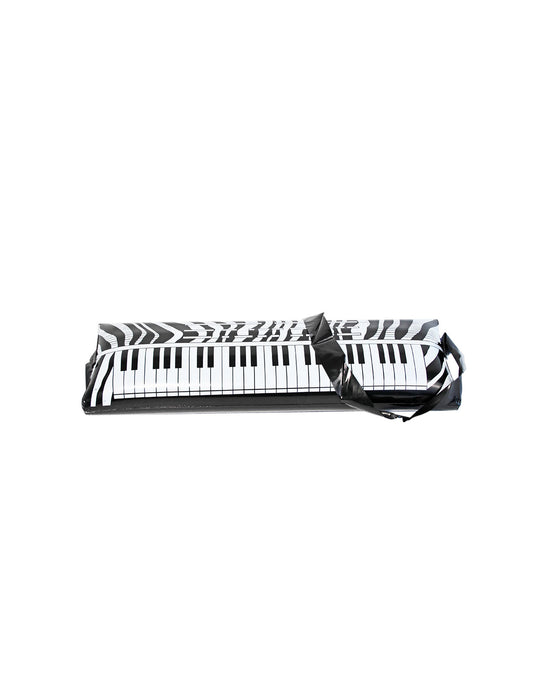 Vue de face du piano gonflable musique