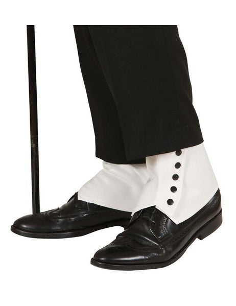 Pe pantofi albi adulți