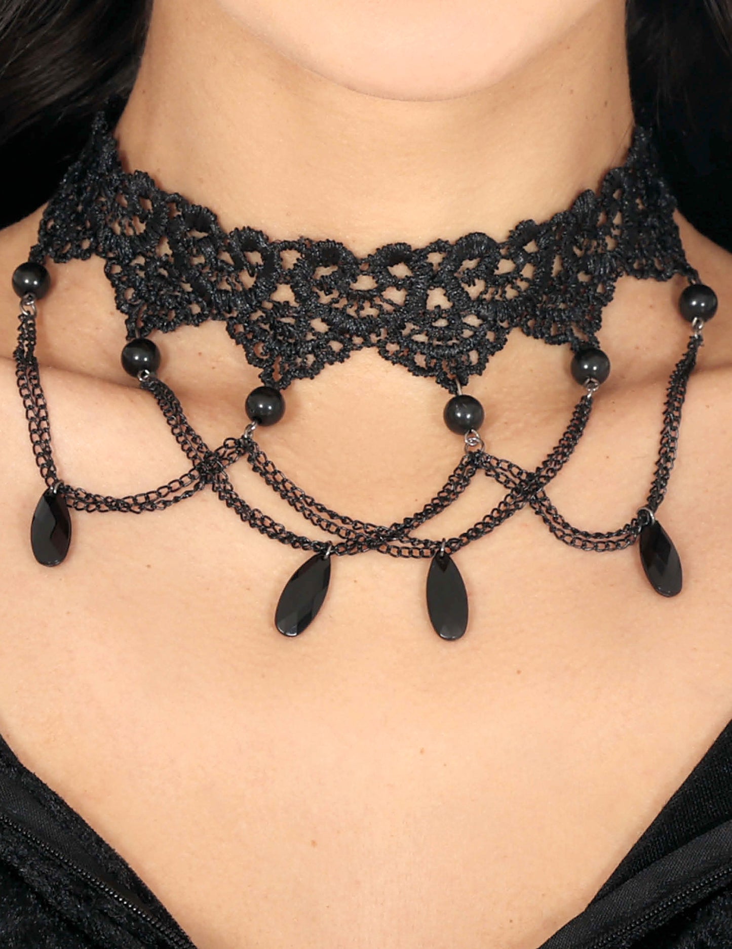 Ras de cou dentelle et chainettes noir