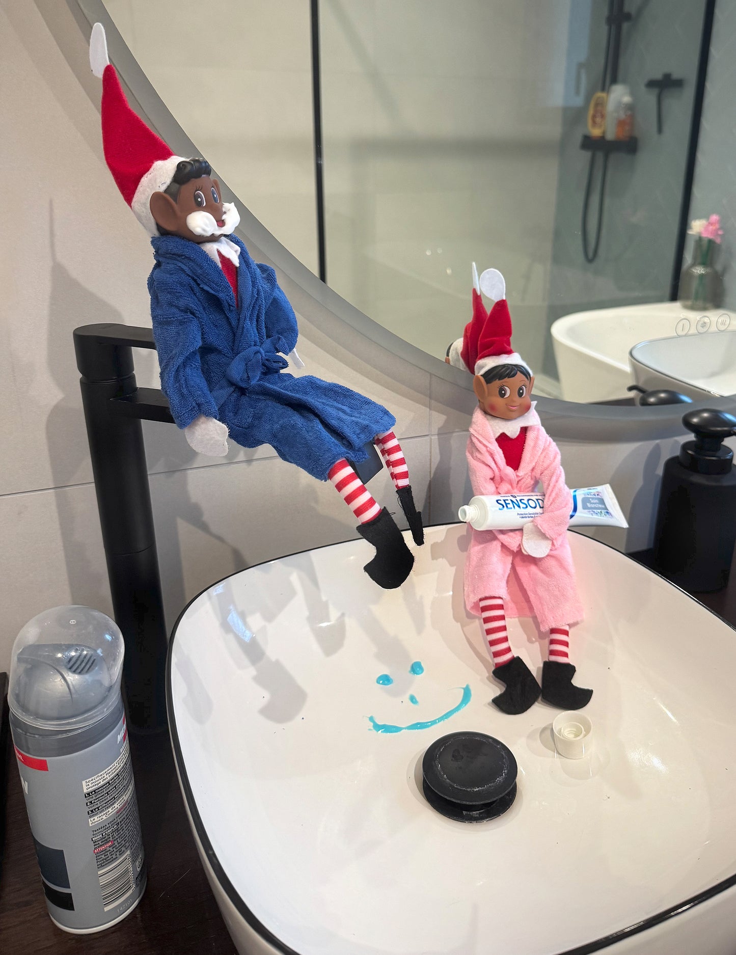 Halat albastru pentru o păpușă elf năzdrăvană