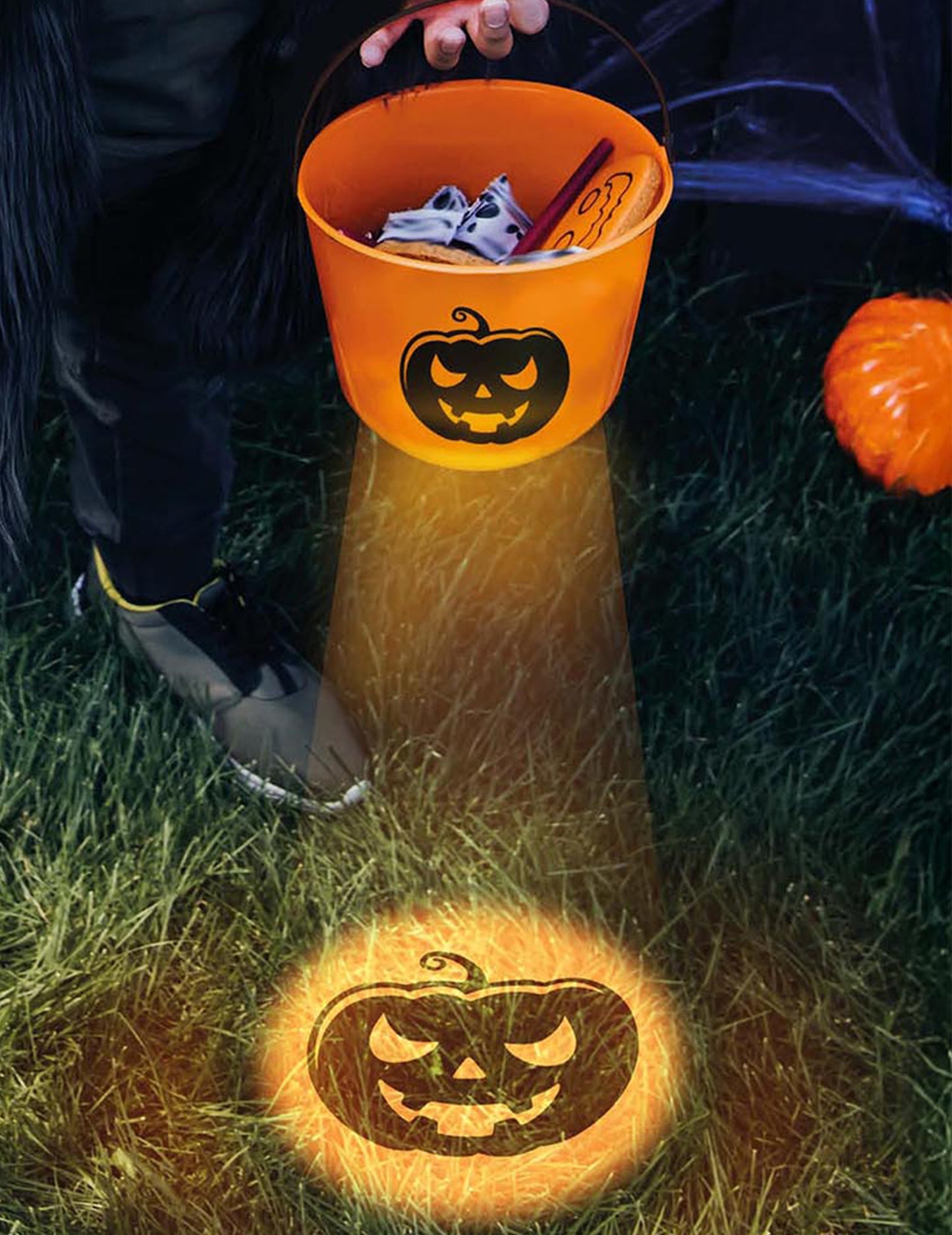 Găleată luminoasă de bomboane de dovleac portocaliu