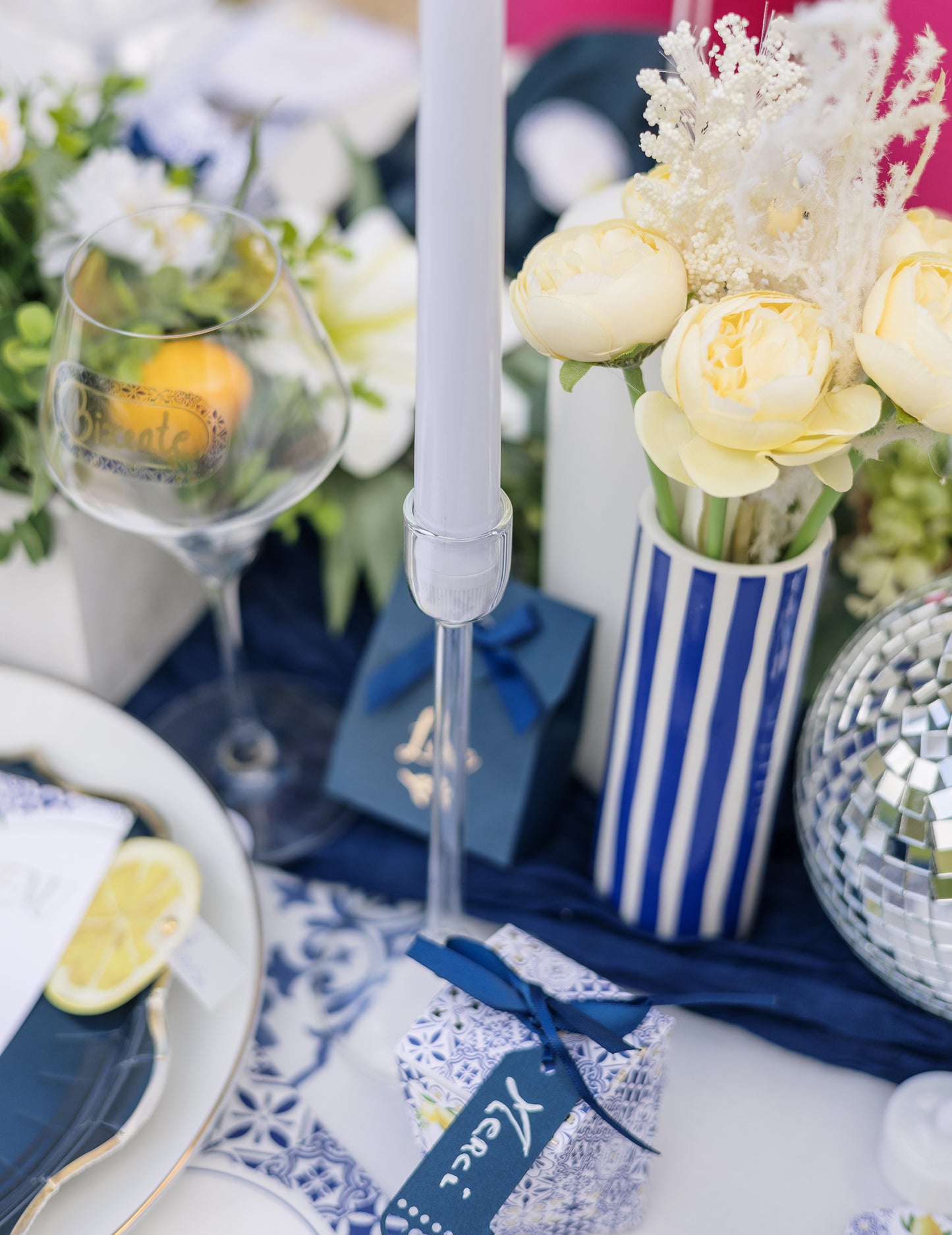 Vază ceramică albastru regal și alb cu dungi 5,5x16cm