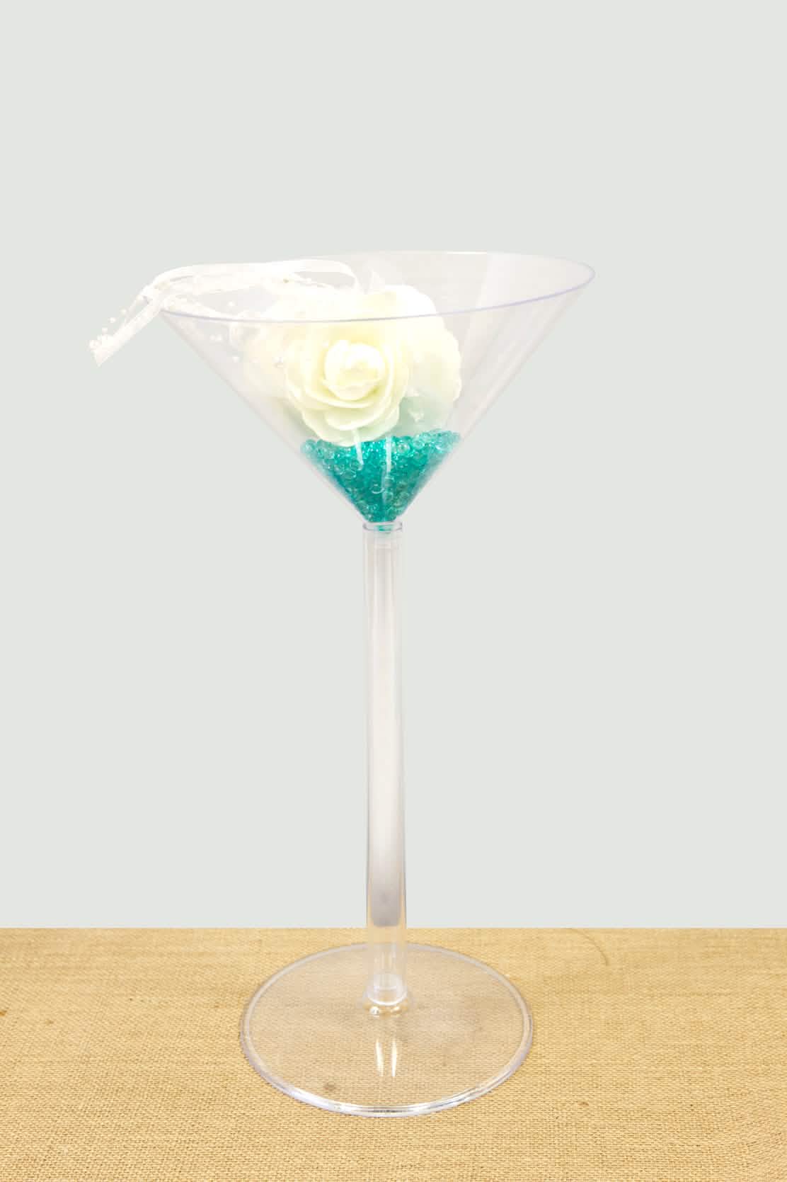 prezentare cu floare a paharului maxi cupă de martini din plastic transparent reutilizabil