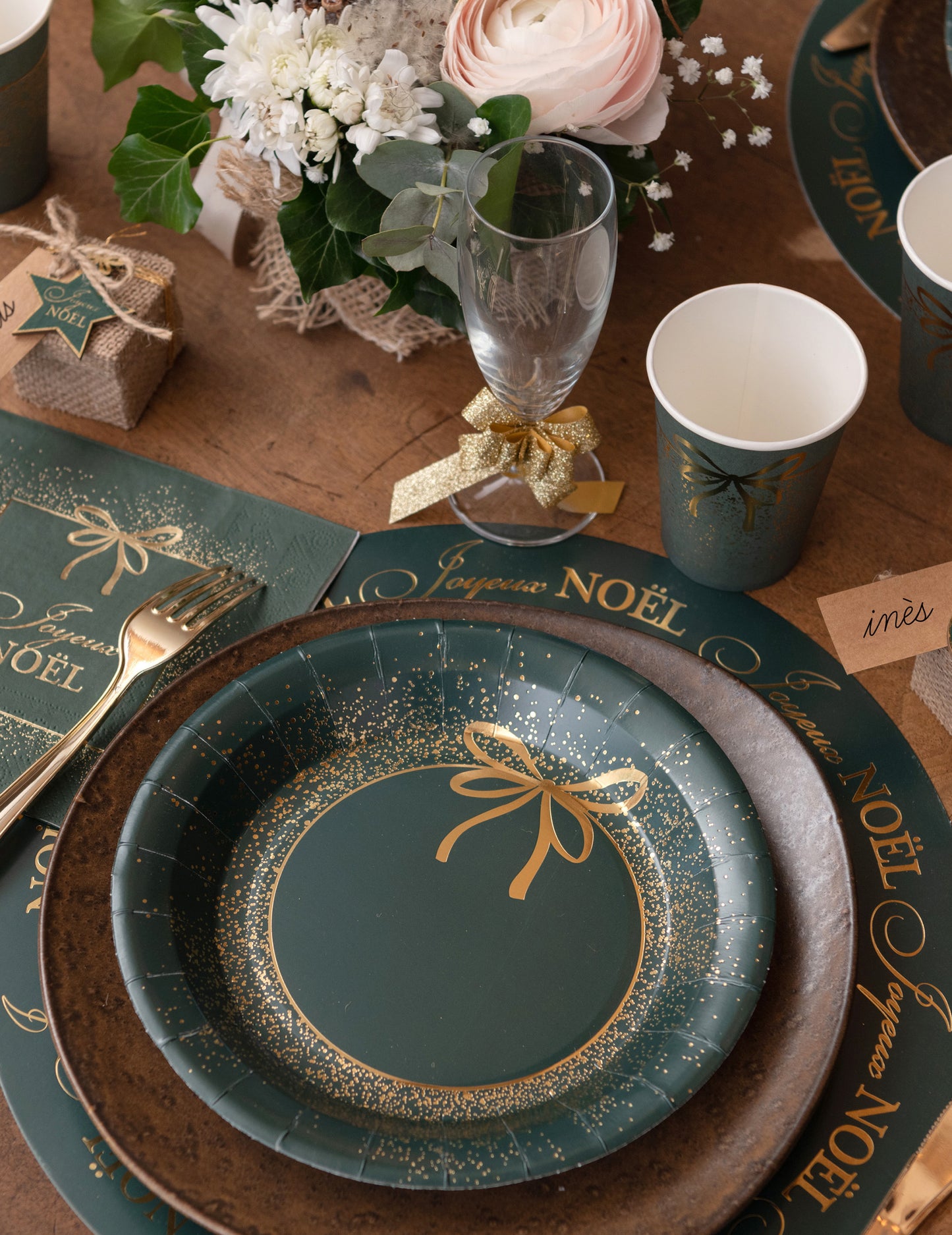 10 farfurii de hârtie de Crăciun verzi și aurii 23 cm design elegant