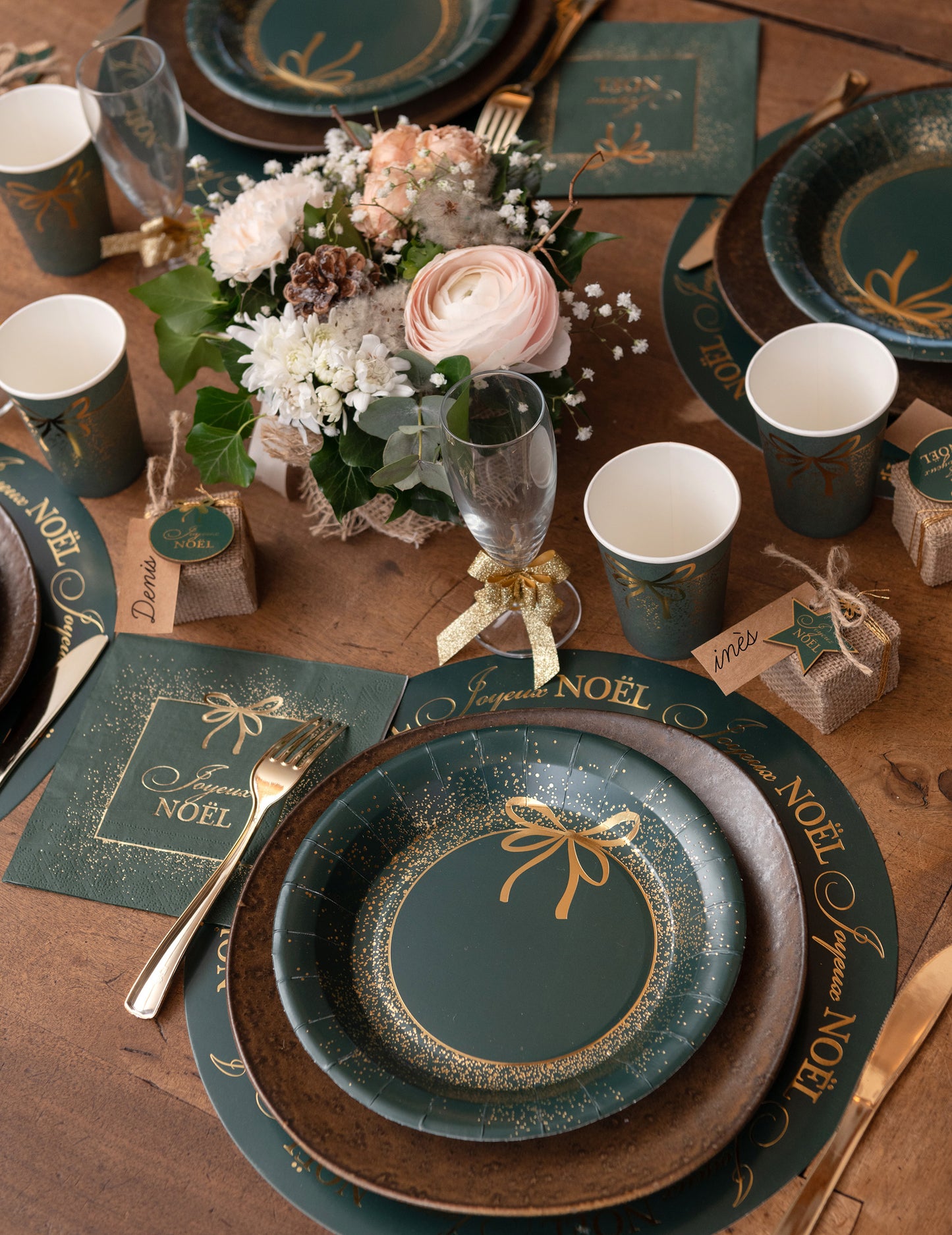 10 farfurii de hârtie de Crăciun verzi și aurii 23 cm design elegant