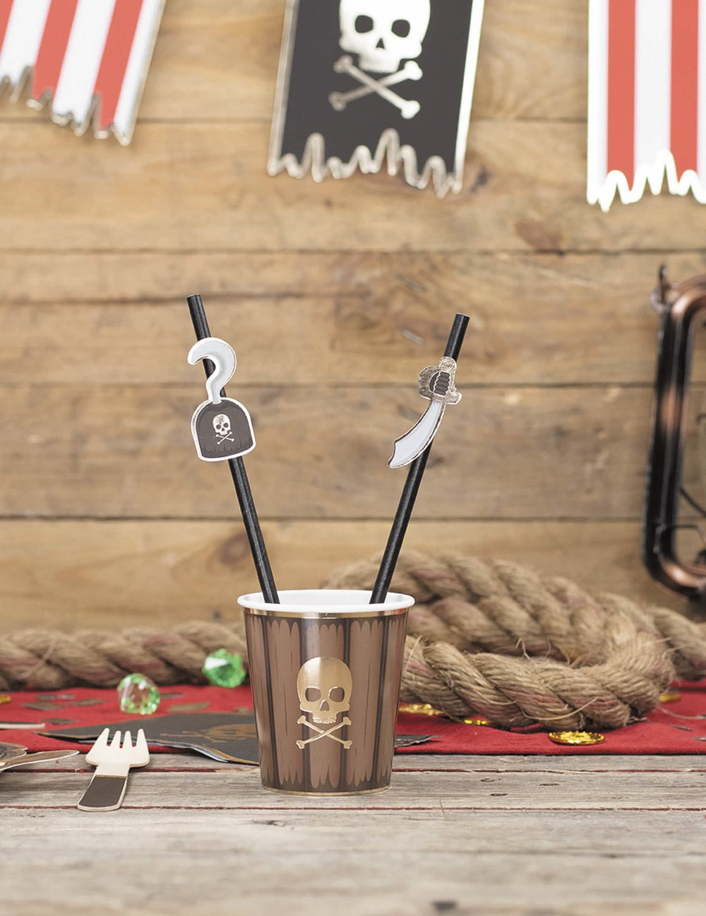 Decor tematic cu paie din carton Pirate negre