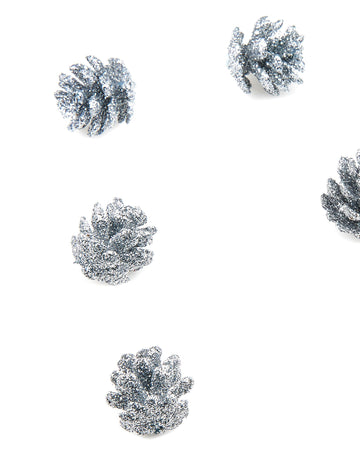 10 mini conuri de pin sclipitoare argintii 2 cm de Crăciun 