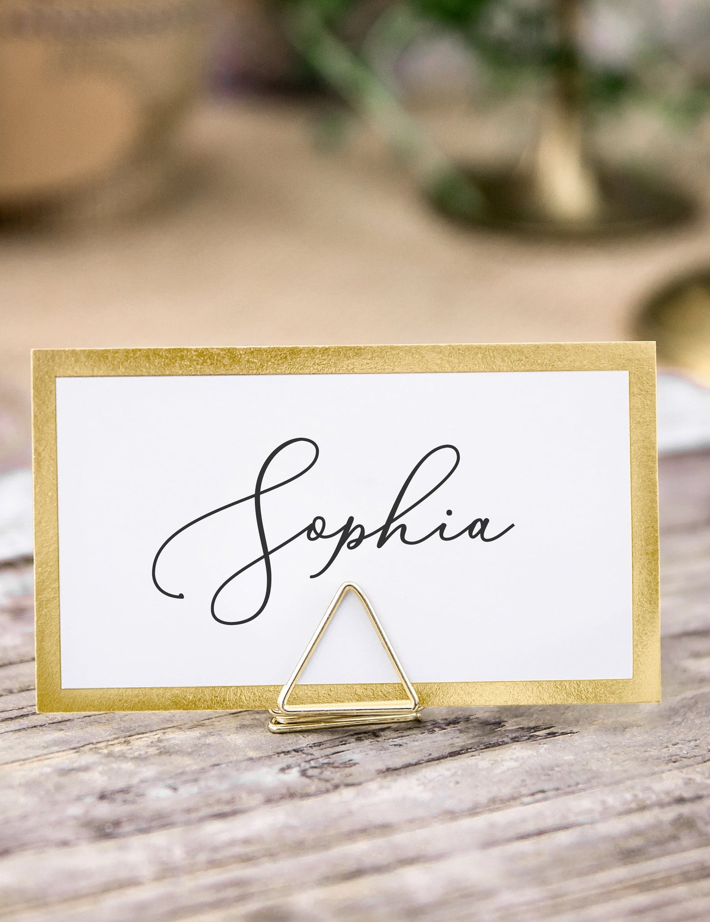 Mise en situation des supports marque-places triangles pour décoration de table