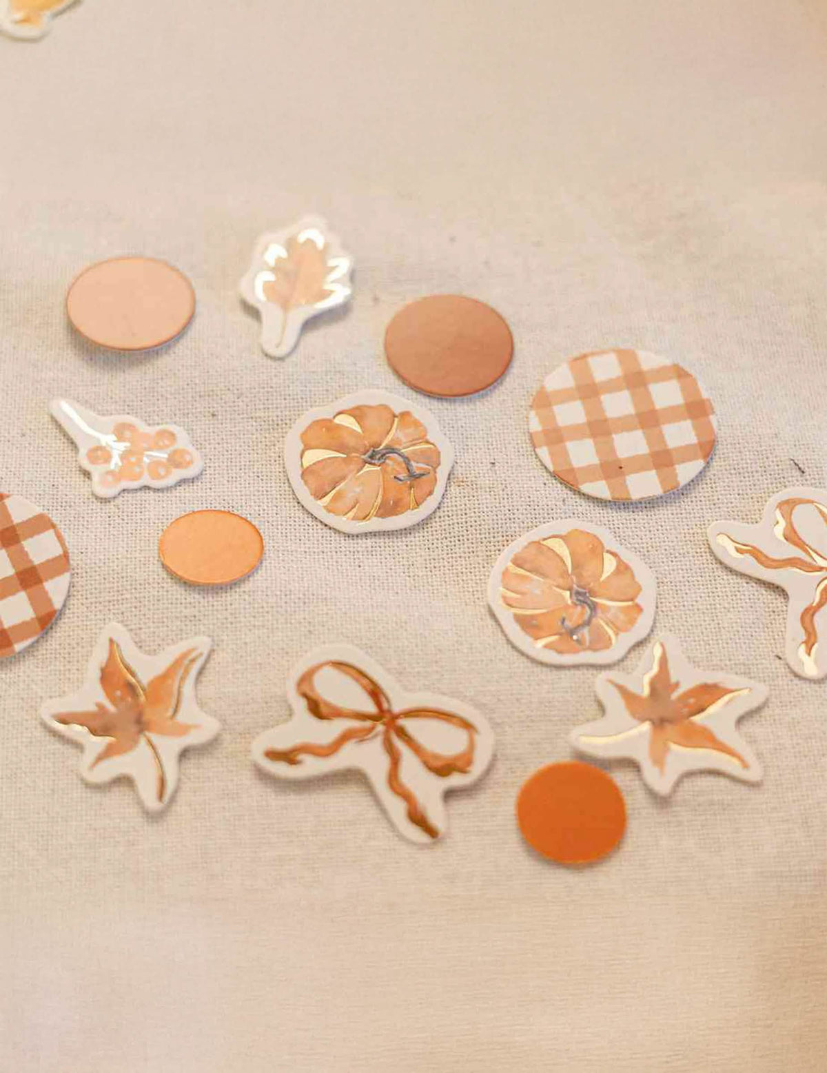 100 confetti Cottage Living din hârtie crem teracotă și aur 3 cm