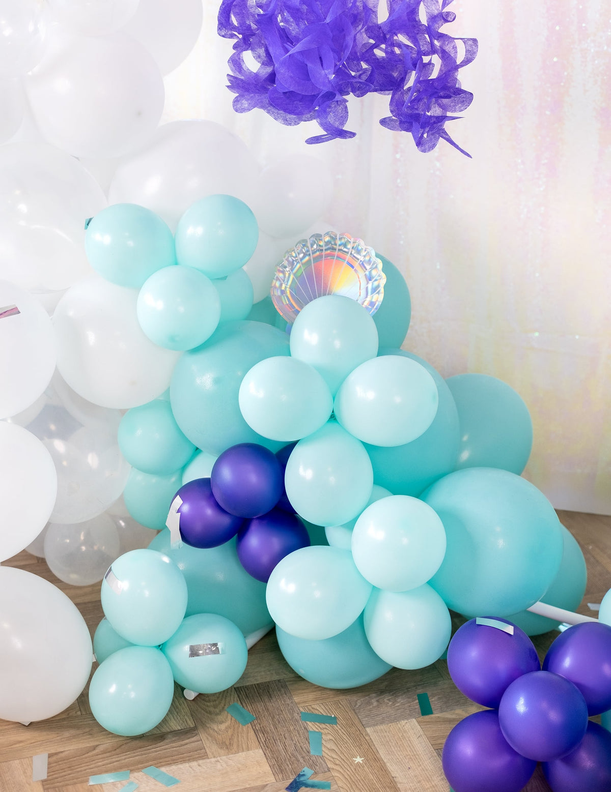 Mise en situation des mini ballons latex pour arche et cubes menthe pastel