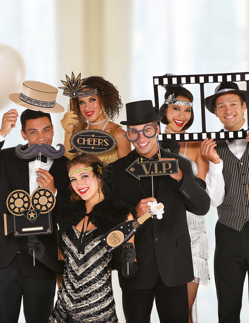 Mise en situation du 12 accessoires à photobooth Hollywood années folles et cinéma