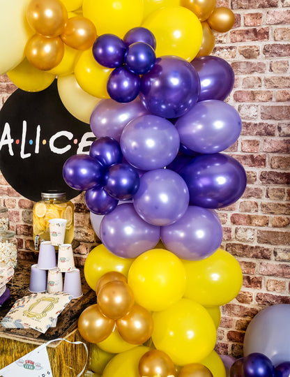 Scenografie pentru decorarea petrecerii cu baloane metalizate violet