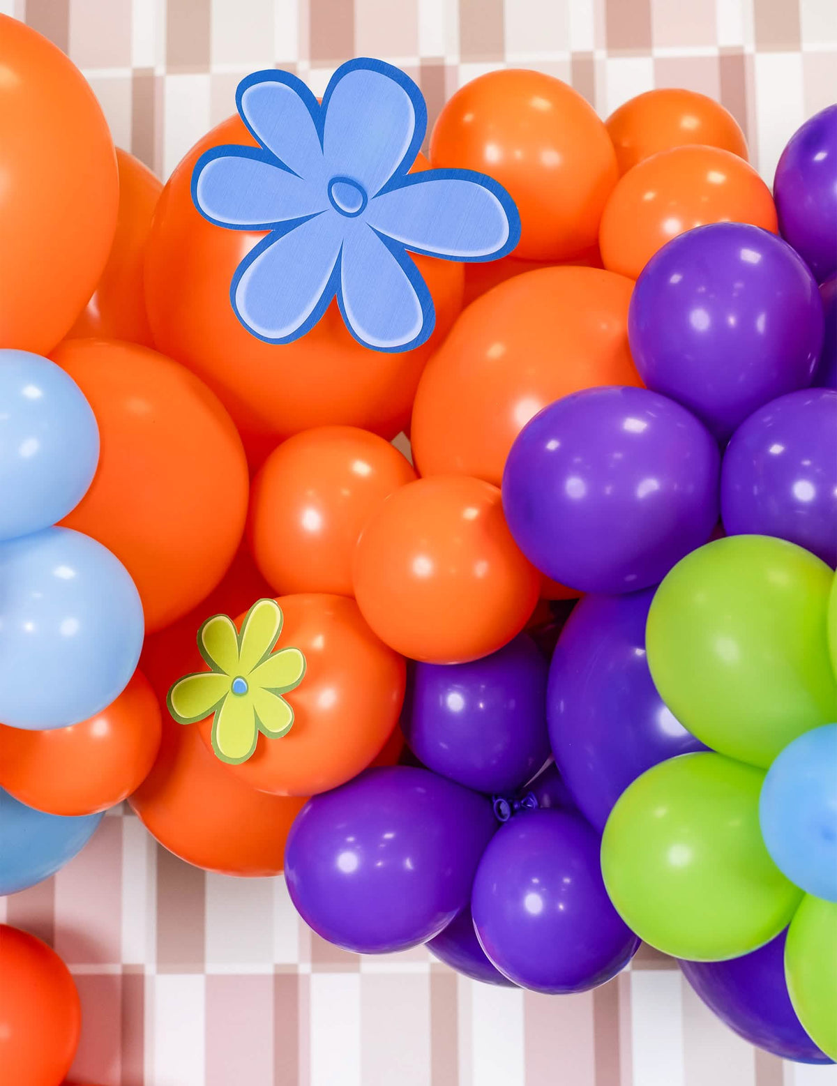Detaliul florilor decorative ale baloanelor pentru petrecere portocaliu