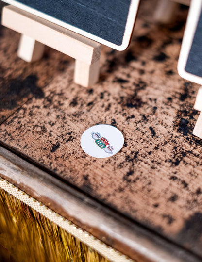 Détail du motif Central Perk du confettis Friends