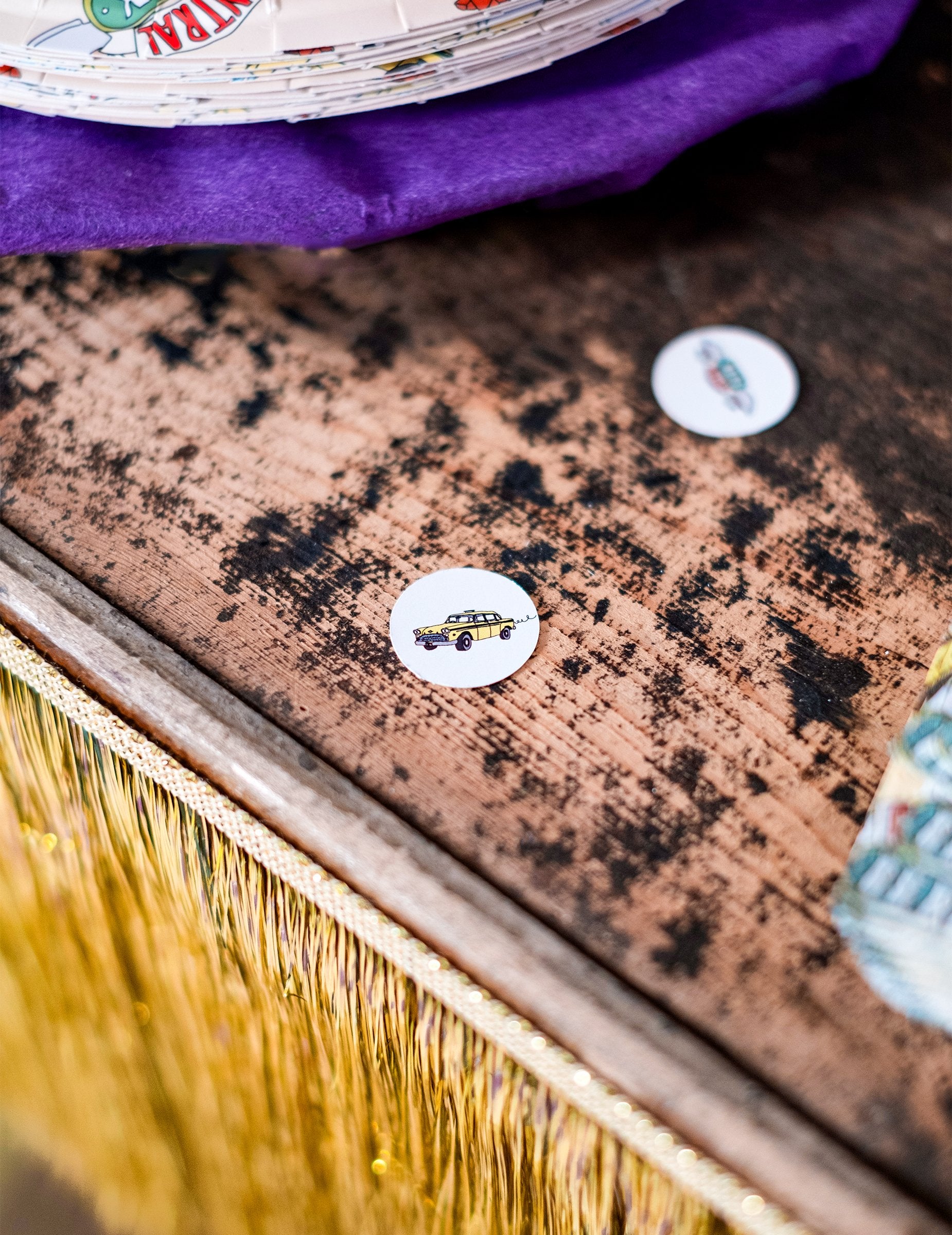 Détail du motif taxi jaune des Confettis Friends