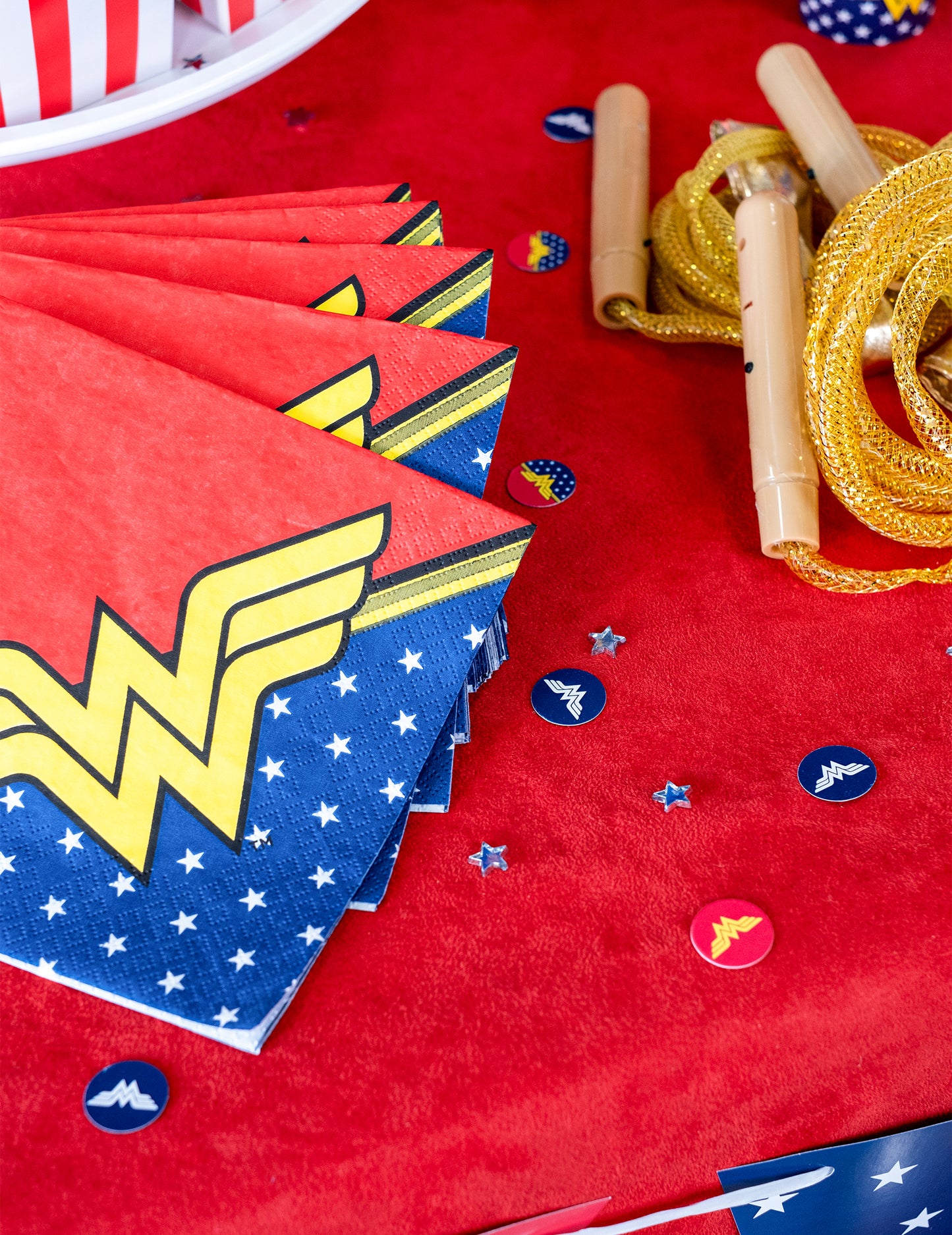 160 confetti Wonder Woman™ 2 cm