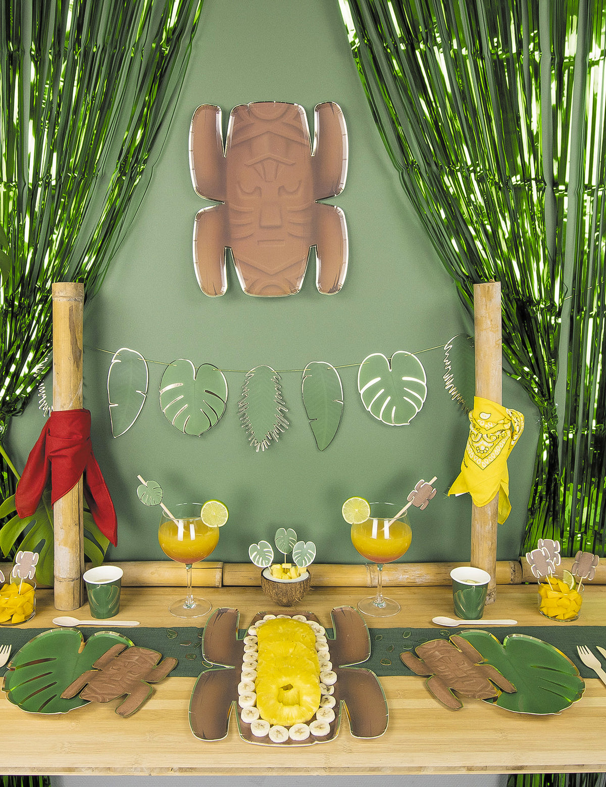 Ambiance de fête tropicale des plateaux totem aventurier
