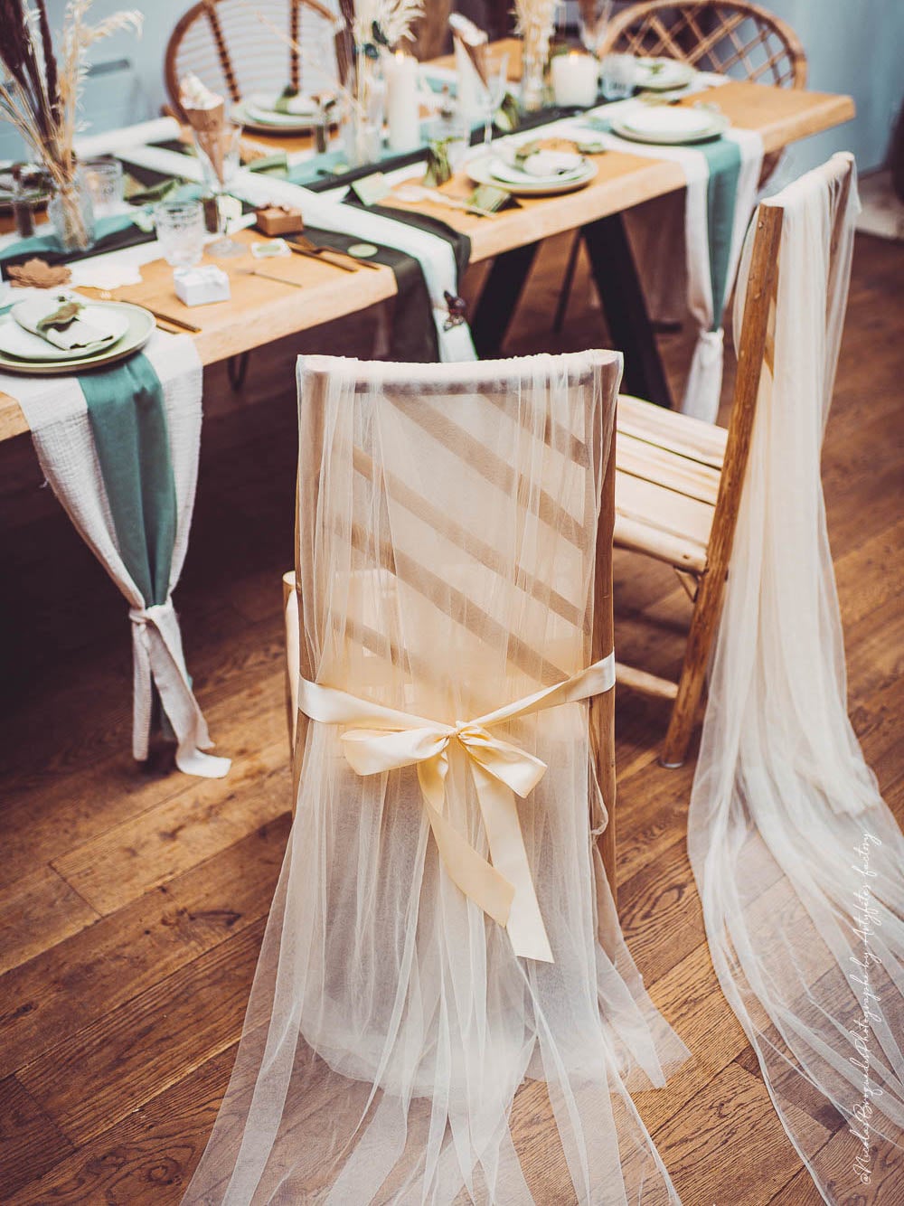 Voiles de chaise mariage chic pour décoration ivoire avec rubans satin