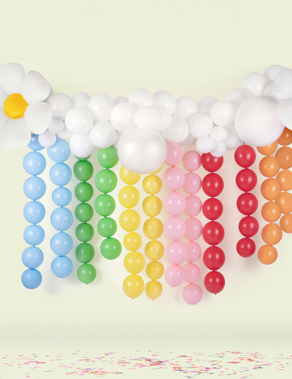 Détail de la pointe de jonction du ballons à relier pour décoration de fête vert clair