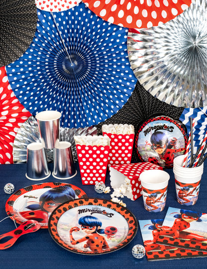Vue d'ensemble de la décoration de table des serviettes en papier Ladybug à Paris