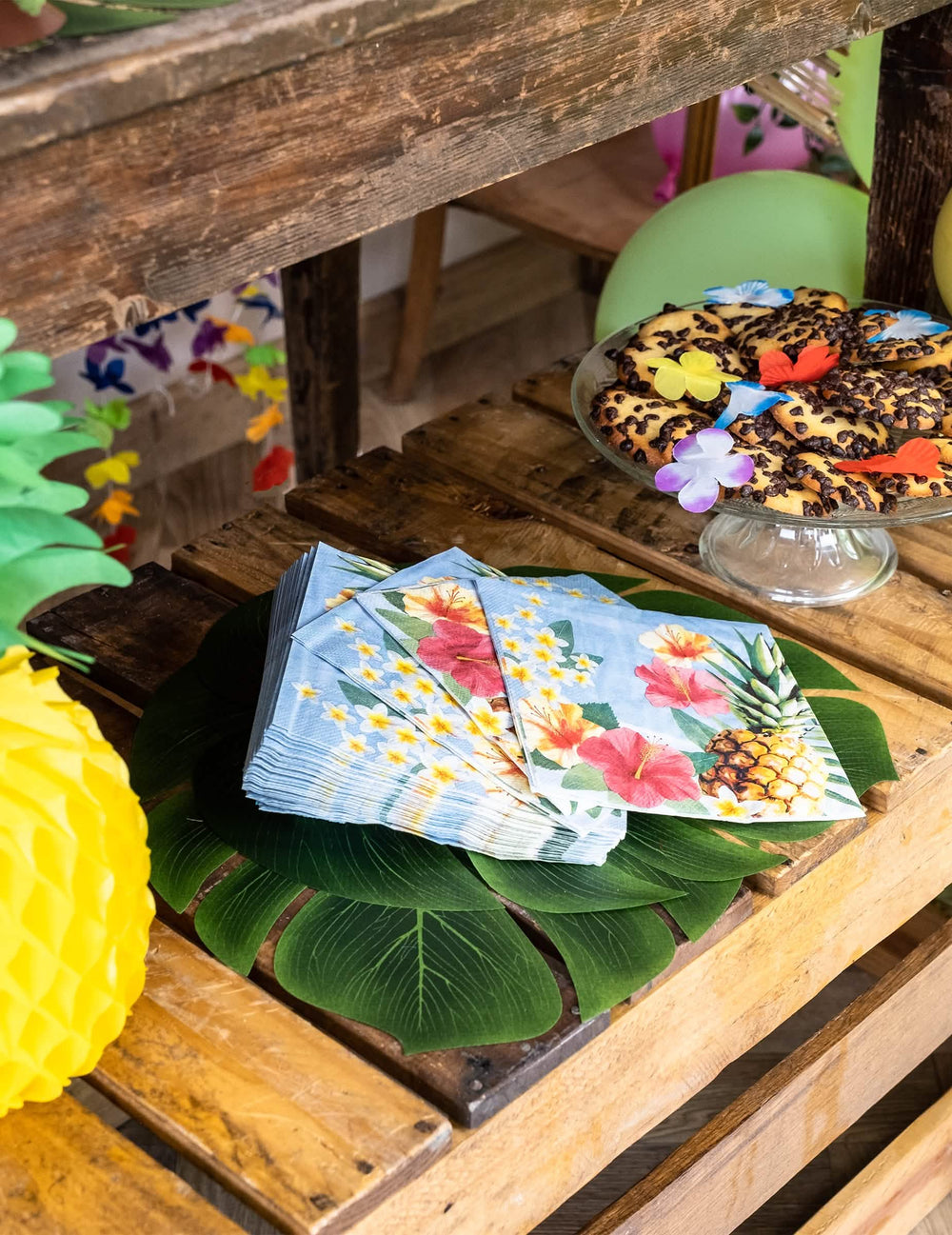 Pregătirea ambianței pentru șervețele Hawaii party