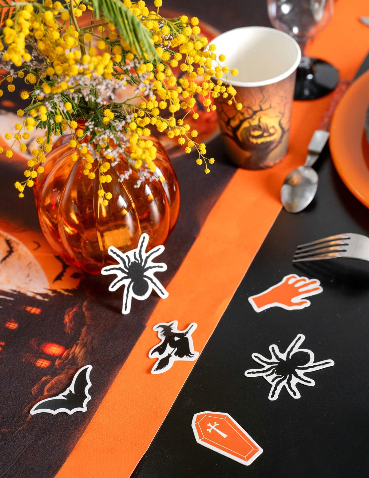 25 de decorațiuni pentru masă Conacul Bântuit 3 x 4,5 cm și 5 x 4 cm