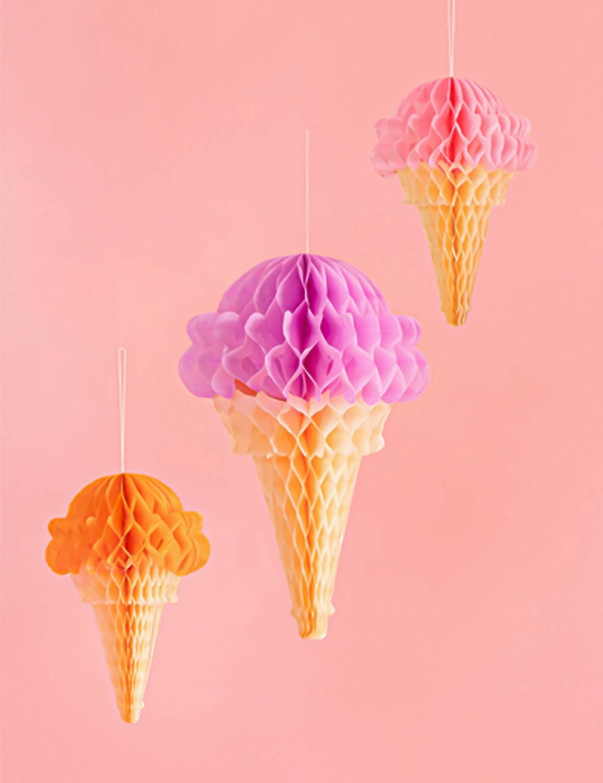 3 Décorations en papier de soie alvéolé cornet de glace 20 à 30 cm