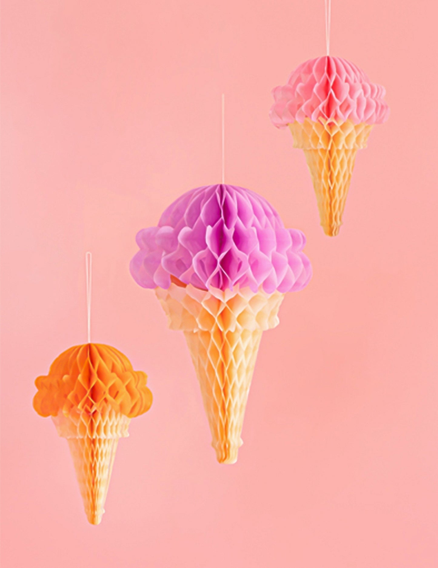 3 Décorations en papier de soie alvéolé cornet de glace 20 à 30 cm