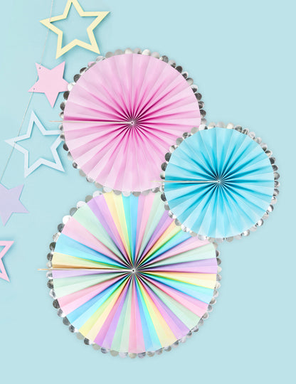 3 rozete decorative pastelate și argintii 30, 25 și 21 cm
