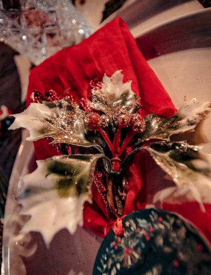 4 crengi de ilex pe tulpini cu sclipici auriu 9 cm Crăciun