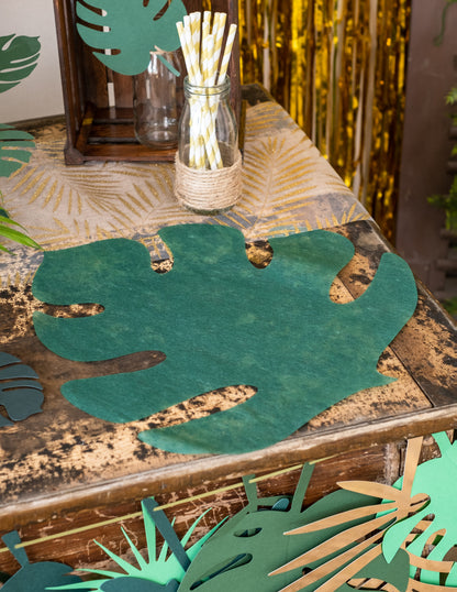 Gros plan sur le set de table feuille tropicale pour décoration exotique