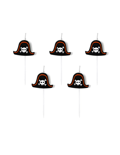 Mise en situation des bougies d'anniversaire sur pic chapeaux pirates