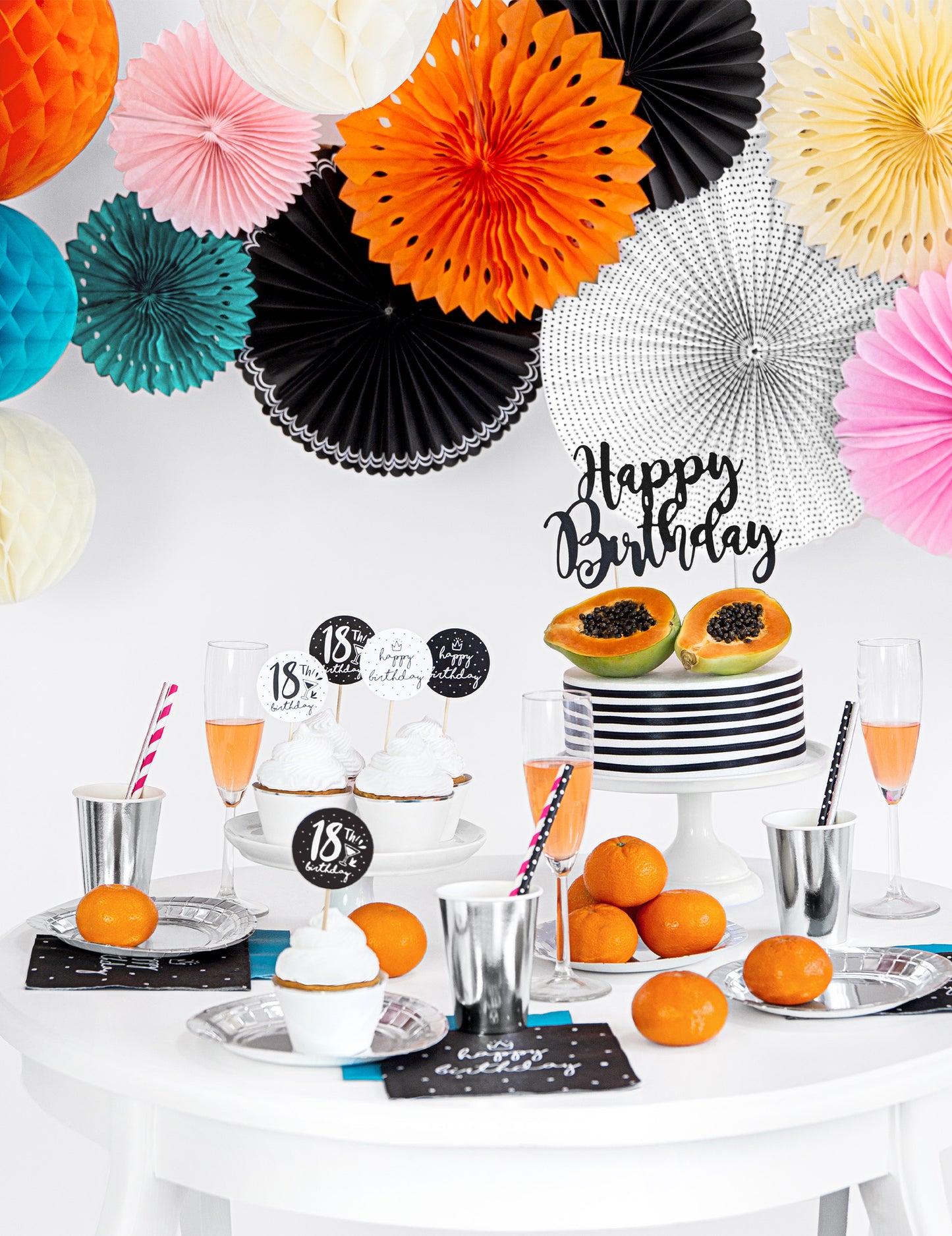 5 rozete de hârtie alb-negru, numerele 25, 32 și 40 cm pentru decorare