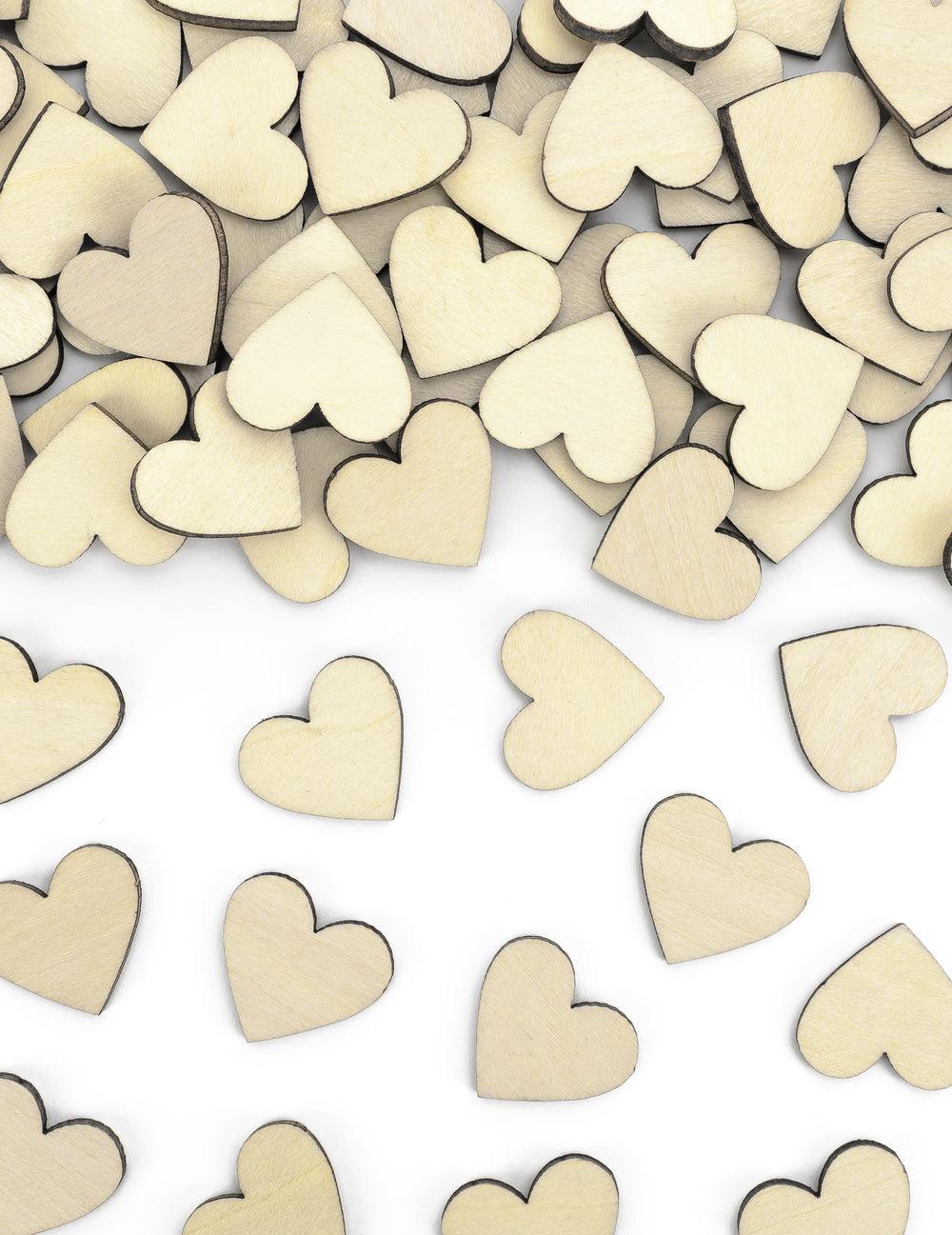 Confettis en bois cœurs pour mariage naturel